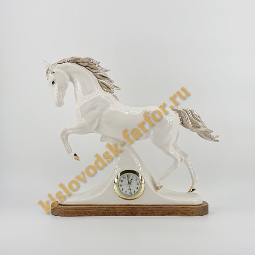 Скульптура часы "Лошадь"