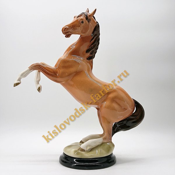 Скульптура "Лошадь коричневая"